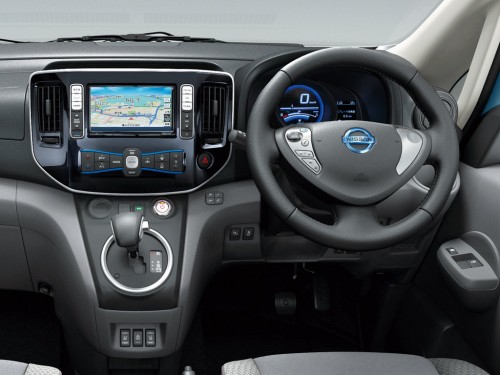 Характеристики автомобиля Nissan e-NV200 G 7-seater (10.2014 - 11.2018): фото, вместимость, скорость, двигатель, топливо, масса, отзывы
