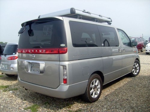 Характеристики автомобиля Nissan Elgrand 3.5 Highway Star  NAVI edition (04.2004 - 07.2004): фото, вместимость, скорость, двигатель, топливо, масса, отзывы