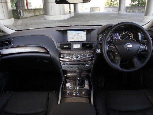 Характеристики автомобиля Nissan Fuga 2.5 250GT (06.2012 - 01.2015): фото, вместимость, скорость, двигатель, топливо, масса, отзывы