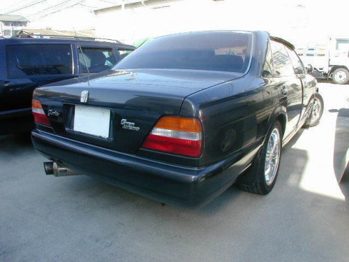 Характеристики автомобиля Nissan Gloria 2.0 Brougham J (06.1994 - 05.1995): фото, вместимость, скорость, двигатель, топливо, масса, отзывы