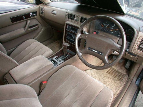 Характеристики автомобиля Nissan Gloria 3.0 Brougham (06.1994 - 05.1995): фото, вместимость, скорость, двигатель, топливо, масса, отзывы