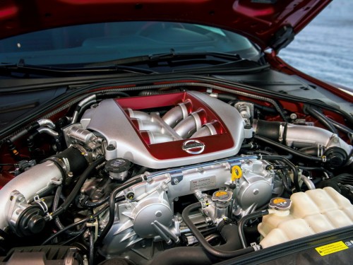 Характеристики автомобиля Nissan GT-R 3.8 AMT Premium Edition (03.2014 - 09.2016): фото, вместимость, скорость, двигатель, топливо, масса, отзывы