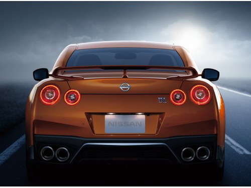 Характеристики автомобиля Nissan GT-R 3.8 Pure Edition 4WD (10.2021 - 03.2023): фото, вместимость, скорость, двигатель, топливо, масса, отзывы