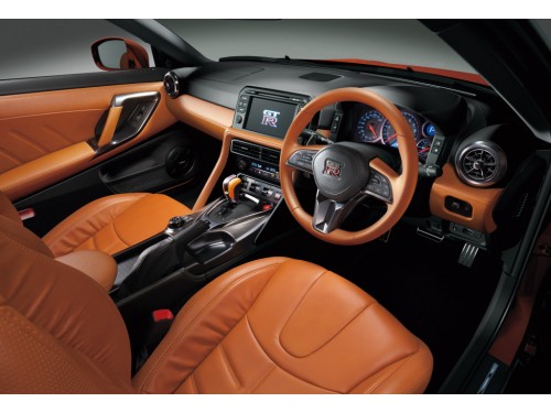 Характеристики автомобиля Nissan GT-R 3.8 Pure Edition 4WD (10.2021 - 03.2023): фото, вместимость, скорость, двигатель, топливо, масса, отзывы