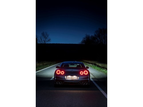 Характеристики автомобиля Nissan GT-R 3.8 AMT Prestige (08.2016 - 02.2020): фото, вместимость, скорость, двигатель, топливо, масса, отзывы