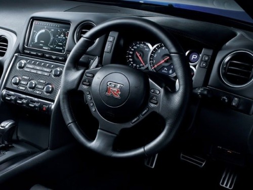 Характеристики автомобиля Nissan GT-R 3.8 Pure edition 4WD (11.2011 - 10.2012): фото, вместимость, скорость, двигатель, топливо, масса, отзывы