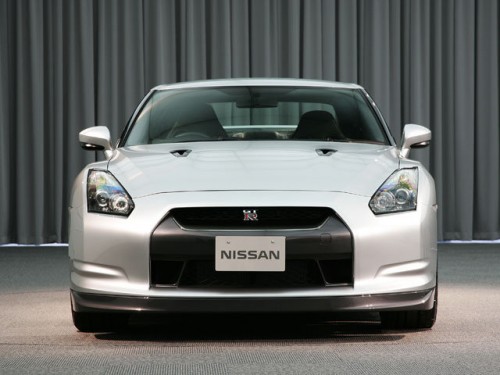 Характеристики автомобиля Nissan GT-R 3.8 black edition 4WD (12.2009 - 10.2010): фото, вместимость, скорость, двигатель, топливо, масса, отзывы