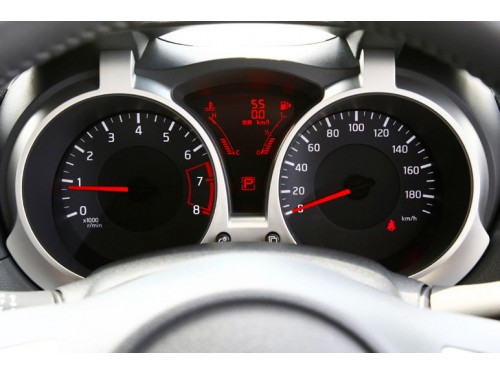 Характеристики автомобиля Nissan Juke 1.6 CVT 2WD LE (05.2011 - 10.2014): фото, вместимость, скорость, двигатель, топливо, масса, отзывы