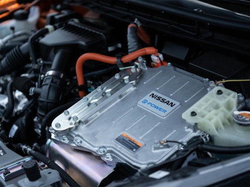 Характеристики автомобиля Nissan Kicks 1.2 e-POWER AUTECH (07.2022 - н.в.): фото, вместимость, скорость, двигатель, топливо, масса, отзывы