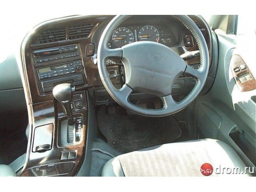 Характеристики автомобиля Nissan Largo 2.0DT G (11.1997 - 05.1998): фото, вместимость, скорость, двигатель, топливо, масса, отзывы