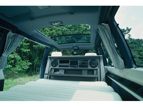 Характеристики автомобиля Nissan Largo 2.0 Coach Exclusive saloon (01.1992 - 04.1993): фото, вместимость, скорость, двигатель, топливо, масса, отзывы