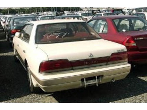 Характеристики автомобиля Nissan Laurel 1.8 Extra (01.1991 - 12.1992): фото, вместимость, скорость, двигатель, топливо, масса, отзывы