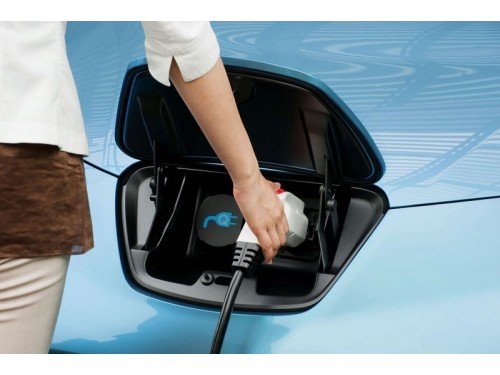 Характеристики автомобиля Nissan Leaf X Enchante Rotating Passenger Seat (03.2014 - 11.2015): фото, вместимость, скорость, двигатель, топливо, масса, отзывы