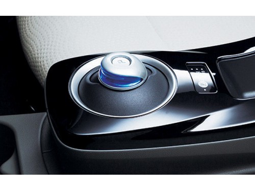 Характеристики автомобиля Nissan Leaf X enchante rotating passenger seat (04.2013 - 02.2014): фото, вместимость, скорость, двигатель, топливо, масса, отзывы