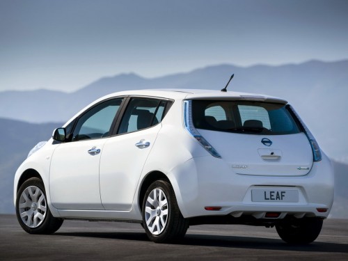 Характеристики автомобиля Nissan Leaf 24 kWh Visia (03.2014 - 09.2017): фото, вместимость, скорость, двигатель, топливо, масса, отзывы