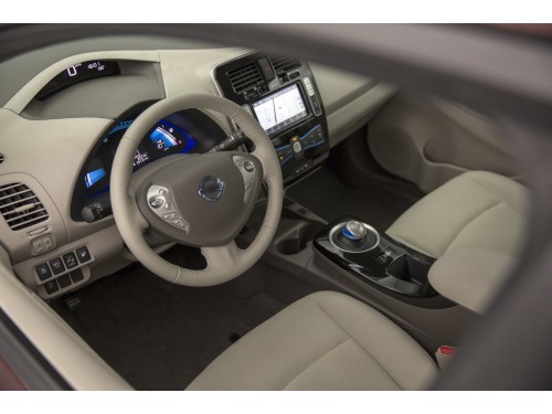 Характеристики автомобиля Nissan Leaf 24 kWh SV (09.2013 - 08.2015): фото, вместимость, скорость, двигатель, топливо, масса, отзывы