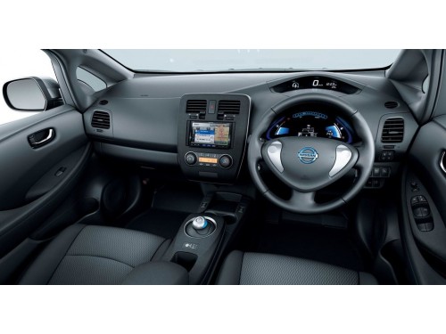 Характеристики автомобиля Nissan Leaf X side/curtain airbag system less (11.2012 - 03.2013): фото, вместимость, скорость, двигатель, топливо, масса, отзывы