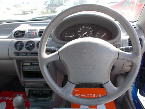 Характеристики автомобиля Nissan March 1.0 Collet (10.2000 - 03.2001): фото, вместимость, скорость, двигатель, топливо, масса, отзывы