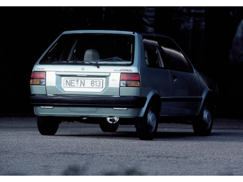 Характеристики автомобиля Nissan Micra 1.0 MT DX (12.1982 - 07.1992): фото, вместимость, скорость, двигатель, топливо, масса, отзывы