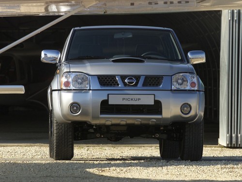 Характеристики автомобиля Nissan Navara 2.5 TD MT Single C D (02.2000 - 09.2005): фото, вместимость, скорость, двигатель, топливо, масса, отзывы