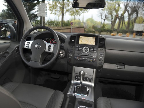 Характеристики автомобиля Nissan Navara 2.5D MT XE (04.2010 - 09.2015): фото, вместимость, скорость, двигатель, топливо, масса, отзывы