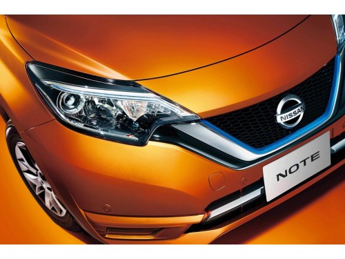 Характеристики автомобиля Nissan Note 1.2 e-POWER Medalist (07.2018 - 11.2020): фото, вместимость, скорость, двигатель, топливо, масса, отзывы