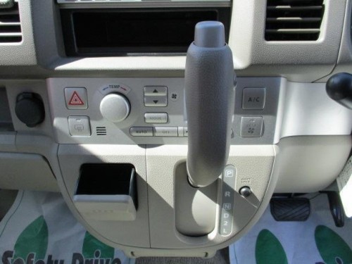 Характеристики автомобиля Nissan NV100 Clipper Rio 660 G (12.2013 - 02.2015): фото, вместимость, скорость, двигатель, топливо, масса, отзывы