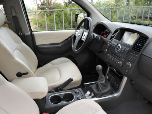 Характеристики автомобиля Nissan Pathfinder 2.5 dCi MT XE (02.2009 - 07.2014): фото, вместимость, скорость, двигатель, топливо, масса, отзывы