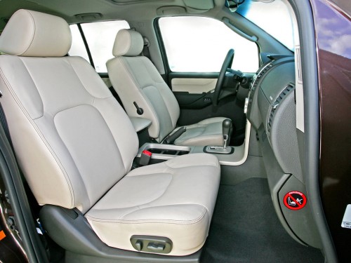 Характеристики автомобиля Nissan Pathfinder 2.5 Cdi AT SE (02.2005 - 01.2009): фото, вместимость, скорость, двигатель, топливо, масса, отзывы