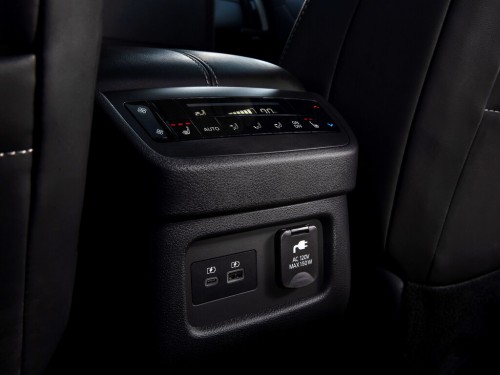 Характеристики автомобиля Nissan Pathfinder 3.5 AT Platinum (03.2021 - н.в.): фото, вместимость, скорость, двигатель, топливо, масса, отзывы
