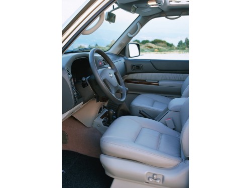 Характеристики автомобиля Nissan Patrol 3.0 TD MT Elegance (10.2001 - 01.2005): фото, вместимость, скорость, двигатель, топливо, масса, отзывы