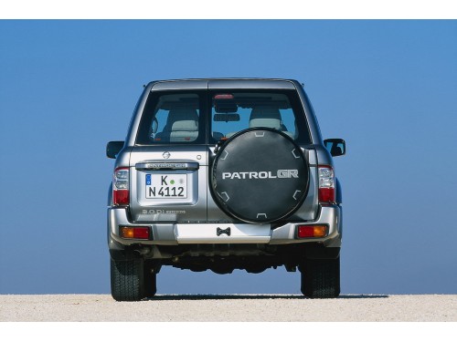 Характеристики автомобиля Nissan Patrol 3.0 Di AT Comfort (10.2001 - 09.2004): фото, вместимость, скорость, двигатель, топливо, масса, отзывы