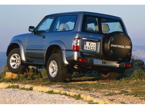 Характеристики автомобиля Nissan Patrol 3.0 Di AT Comfort (10.2001 - 09.2004): фото, вместимость, скорость, двигатель, топливо, масса, отзывы
