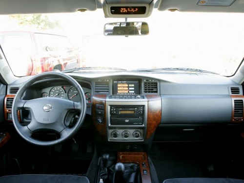 Характеристики автомобиля Nissan Patrol 4.8 AT ST-S (02.2017 - н.в.): фото, вместимость, скорость, двигатель, топливо, масса, отзывы