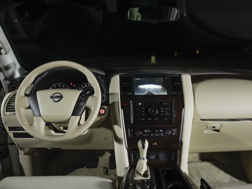 Характеристики автомобиля Nissan Patrol 5.6 AT LE T1 (02.2014 - 09.2019): фото, вместимость, скорость, двигатель, топливо, масса, отзывы