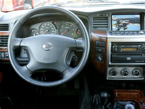 Характеристики автомобиля Nissan Patrol 3.0 Di MT LE (02.2007 - 02.2010): фото, вместимость, скорость, двигатель, топливо, масса, отзывы