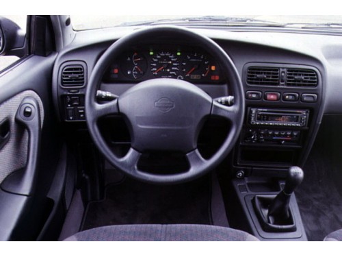 Характеристики автомобиля Nissan Primera 2.0 MT SRi (06.1990 - 05.1993): фото, вместимость, скорость, двигатель, топливо, масса, отзывы