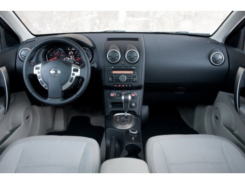 Характеристики автомобиля Nissan Qashqai 1.5 dCi MT I-Way (03.2010 - 11.2013): фото, вместимость, скорость, двигатель, топливо, масса, отзывы