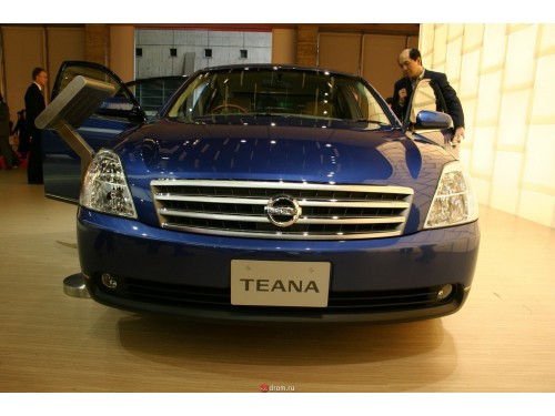 Характеристики автомобиля Nissan Teana 2.3 230JK 70th-II (10.2003 - 05.2004): фото, вместимость, скорость, двигатель, топливо, масса, отзывы