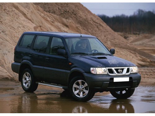 Характеристики автомобиля Nissan Terrano II 2.4 MT Luxury 5dr (03.1999 - 11.2006): фото, вместимость, скорость, двигатель, топливо, масса, отзывы