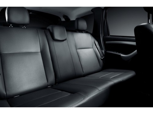 Характеристики автомобиля Nissan Terrano 1.6 MT 4WD Elegance (04.2014 - 01.2016): фото, вместимость, скорость, двигатель, топливо, масса, отзывы