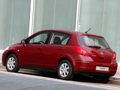 Характеристики автомобиля Nissan Tiida 1.6 AT Elegance (09.2007 - 09.2010): фото, вместимость, скорость, двигатель, топливо, масса, отзывы