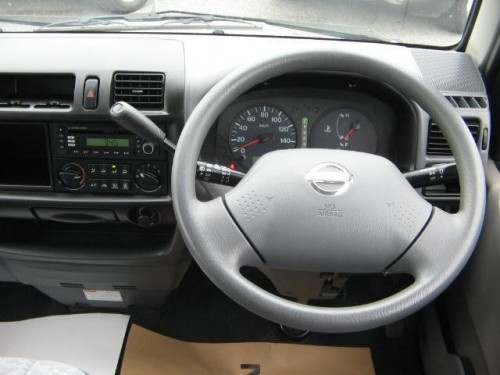 Характеристики автомобиля Nissan Vanette 1.8 CD flatbed  (4 door) (08.2007 - 09.2008): фото, вместимость, скорость, двигатель, топливо, масса, отзывы