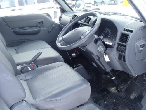 Характеристики автомобиля Nissan Vanette 1.8 CD flatbed high roof  (5 door) (08.2007 - 09.2008): фото, вместимость, скорость, двигатель, топливо, масса, отзывы