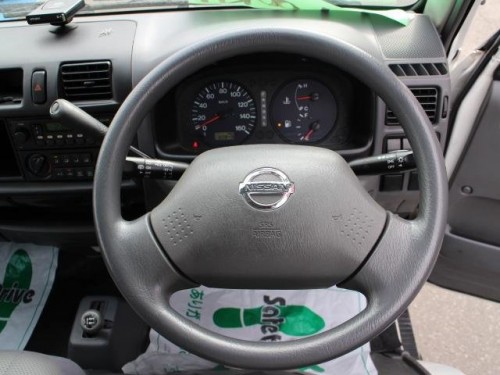 Характеристики автомобиля Nissan Vanette 1.8 CD flatbed high roof  (4 door) (10.2008 - 05.2009): фото, вместимость, скорость, двигатель, топливо, масса, отзывы