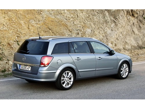 Характеристики автомобиля Opel Astra Family 1.8 MT 2WD Enjoy (04.2011 - 11.2014): фото, вместимость, скорость, двигатель, топливо, масса, отзывы