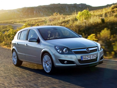 Характеристики автомобиля Opel Astra Family 1.8 AT 2WD Cosmo (04.2011 - 11.2014): фото, вместимость, скорость, двигатель, топливо, масса, отзывы