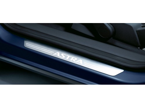 Характеристики автомобиля Opel Astra Family 1.6 AMT 2WD Enjoy (04.2011 - 03.2012): фото, вместимость, скорость, двигатель, топливо, масса, отзывы