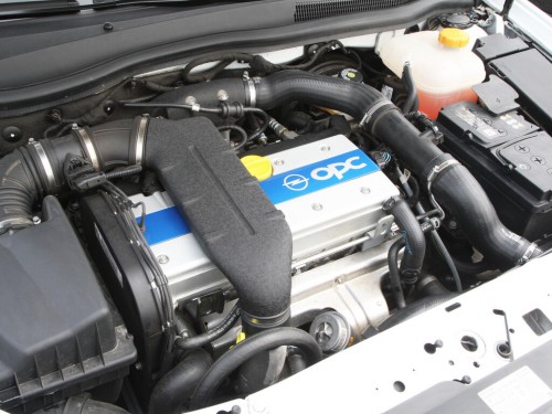 Характеристики автомобиля Opel Astra GTC 1.8 AT Cosmo (04.2006 - 11.2006): фото, вместимость, скорость, двигатель, топливо, масса, отзывы