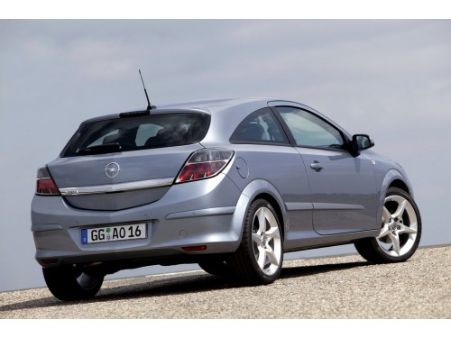 Характеристики автомобиля Opel Astra GTC 1.4 MT (12.2004 - 11.2006): фото, вместимость, скорость, двигатель, топливо, масса, отзывы